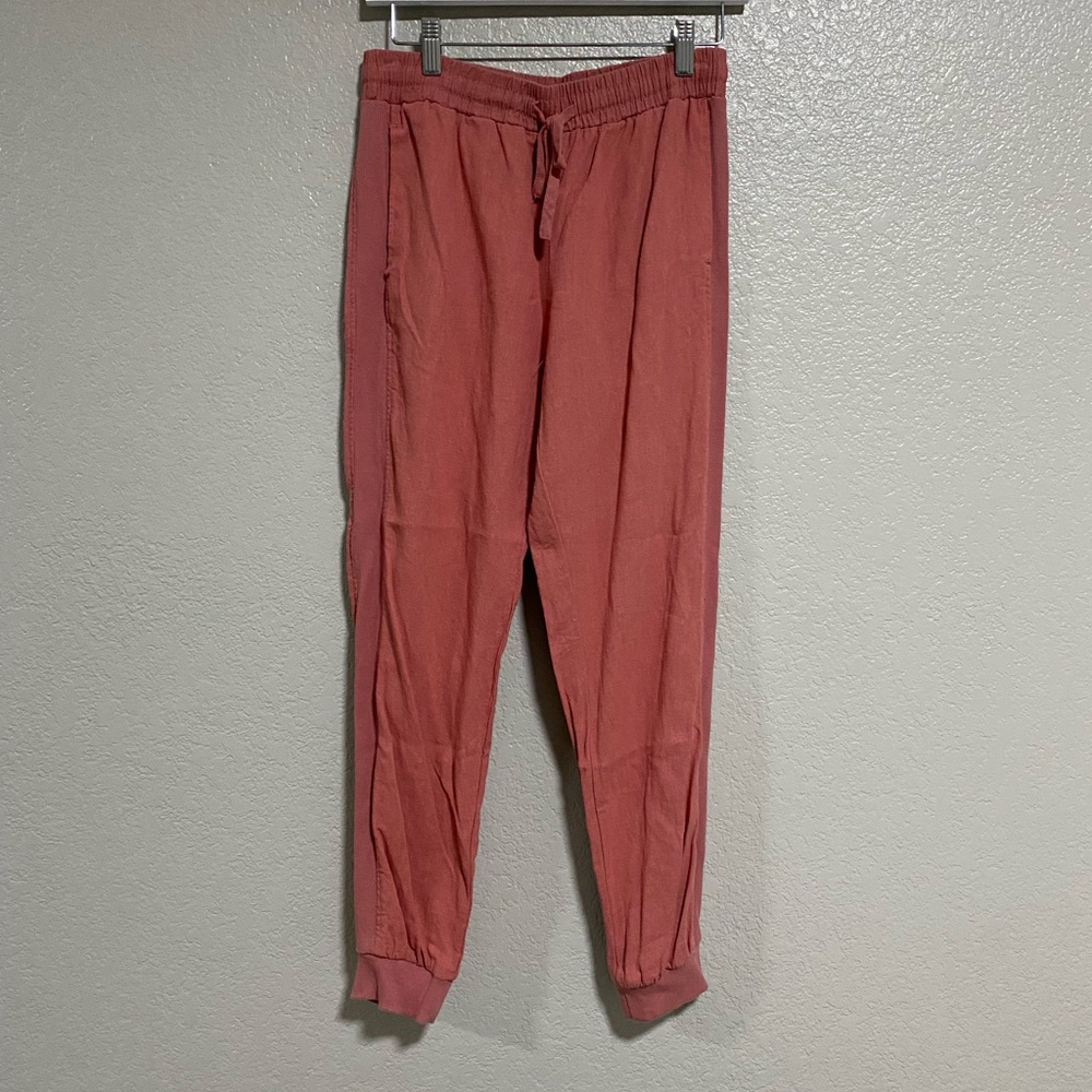 Salmon colored linen jogger pants, love tree size s
